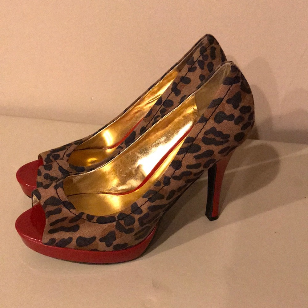 Shoes - Picture 2 of 4